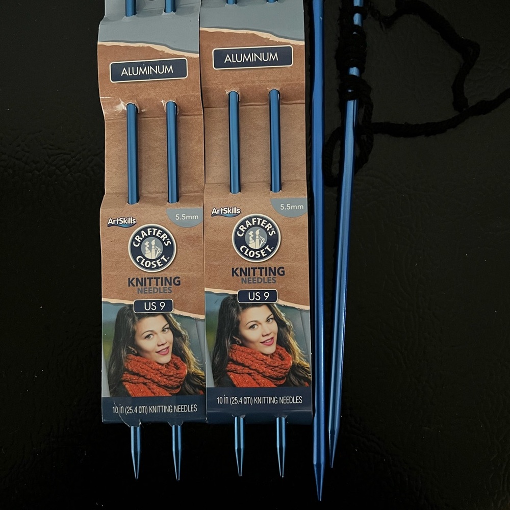 Crafter's Closet Blue Aluminum Knitting Needles